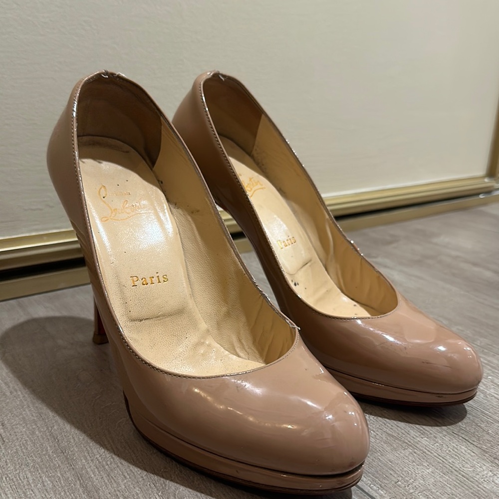 Louboutin nude patent leather heels